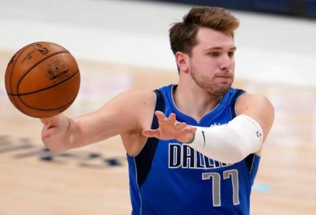 天博体育官网-东契奇连续十五场比赛得分超过刷新纪录，MAD不断突破！