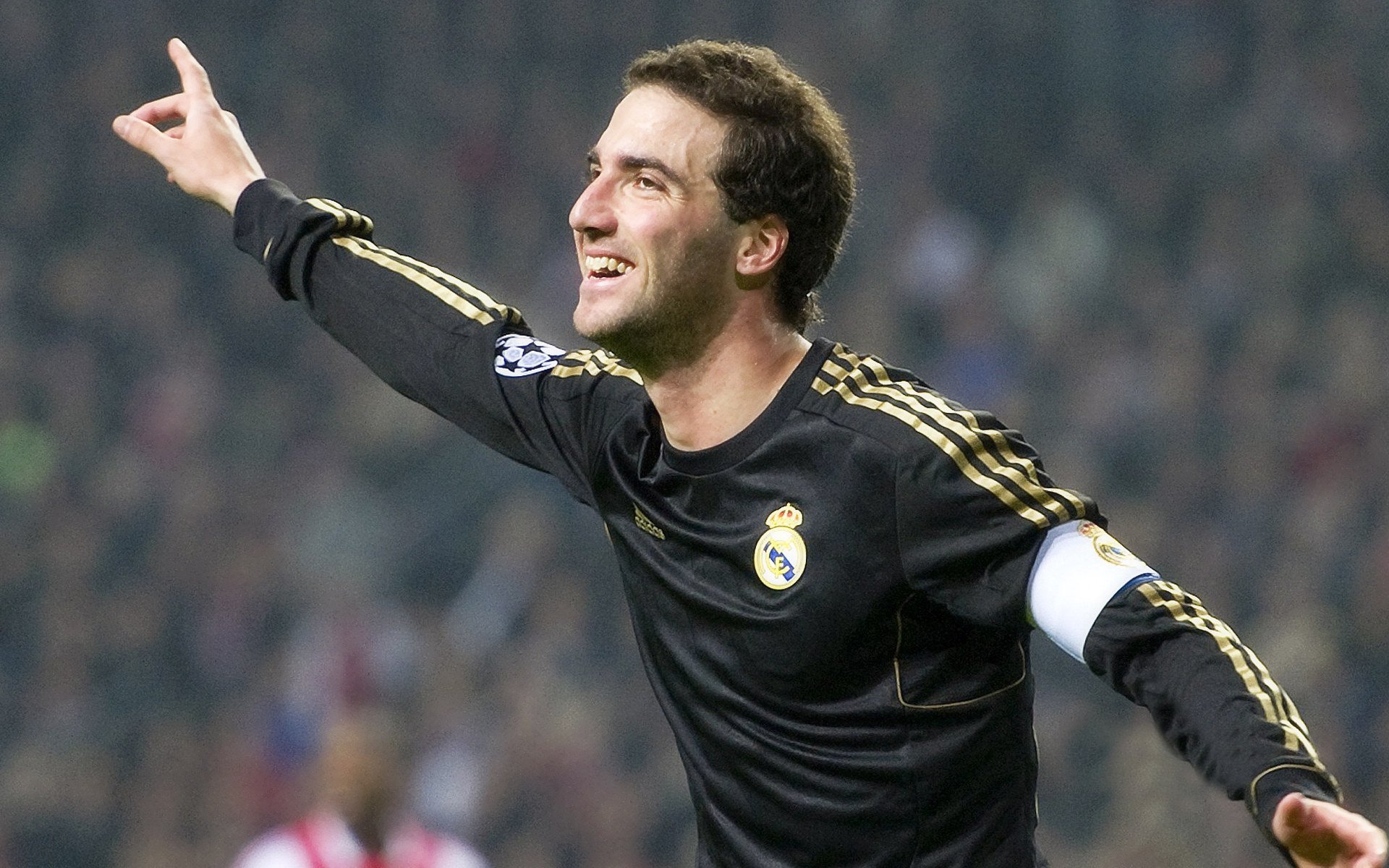 天博官方网站-C罗焦点对战，库里与80激战利物浦分钟，重返赛场胜负难料！赛场气氛高涨